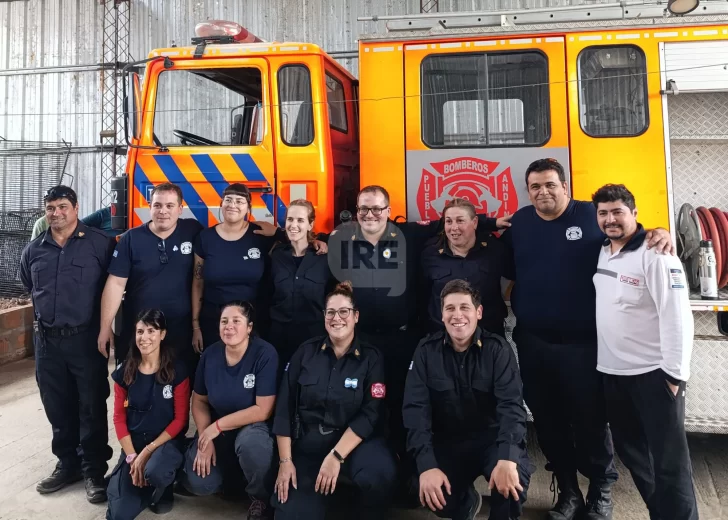 “La emoción está a flor de piel”: Los bomberos de Andino presentaron su nueva autobomba