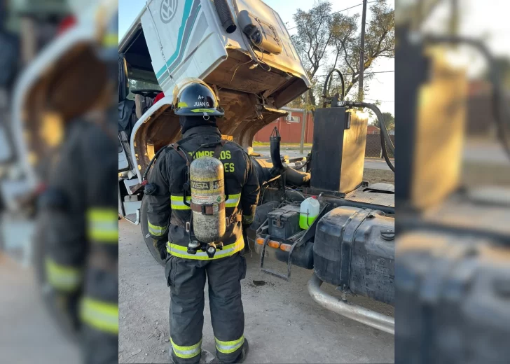 Un susto: Sintió olor a quemado dentro de su camión pero fue una falsa alarma