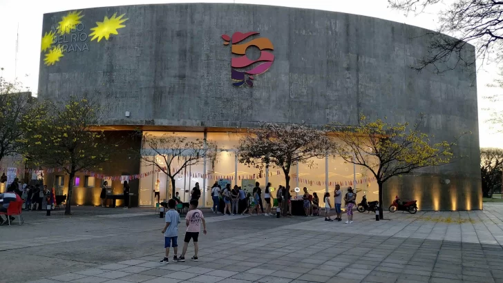 Exponen en Puerto las obras de Raúl Domínguez, el artista que retrató el Paraná