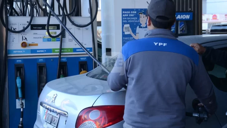 Nuevo aumento en los combustibles: YPF subió un 2,5% el precio de la nafta y el gasoil