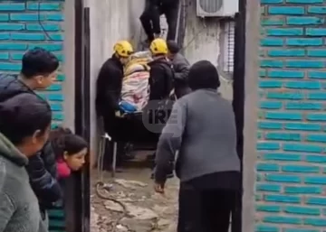 Rescate de emergencia en Puerto San Martín: Una mujer fue evacuada tras sufrir una hemorragia