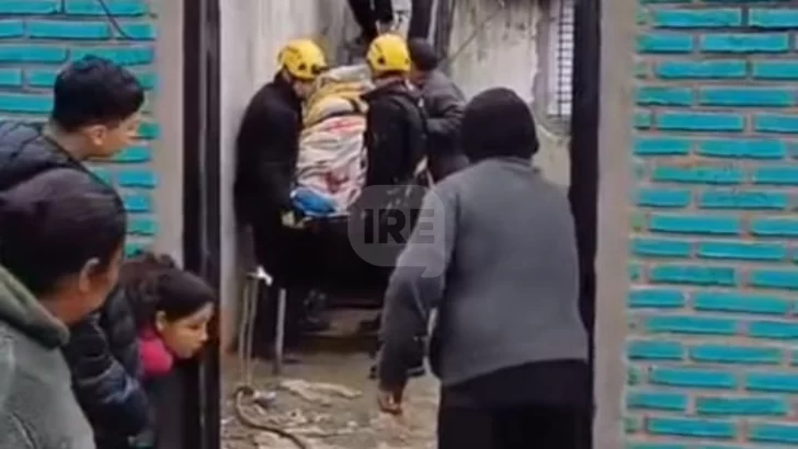 Rescate de emergencia en Puerto San Martín: Una mujer fue evacuada tras sufrir una hemorragia