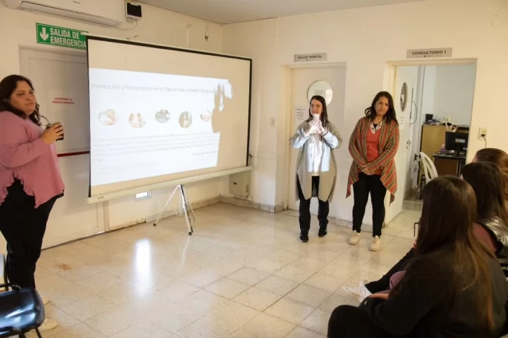 🫶-ESCUCHA-Y-CONTENCION-SE-REALIZO-UNA-CHARLA-SOBRE-LACTANCIA-Y-VINCULO-TEMPRANO-🍼👶👩_⚕️🤰-E-4-728x485