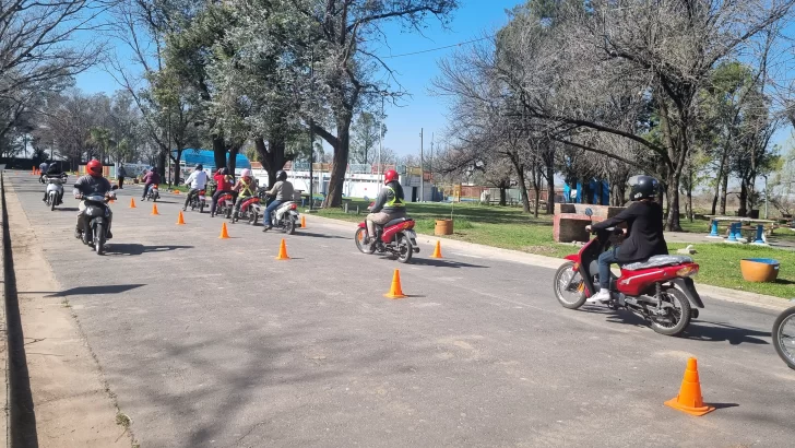 Capacitación vial: La APSV realizó un taller de conducción segura de motos en Puerto