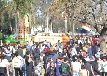 Oliveros vivió un multitudinario día del niño lleno de juegos, shows y sorpresas