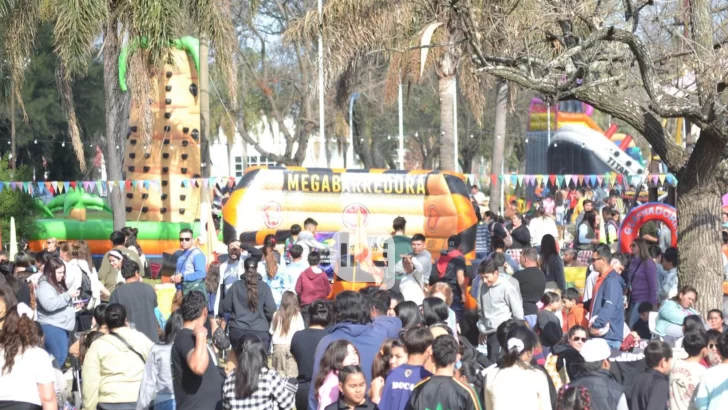 Oliveros vivió un multitudinario día del niño lleno de juegos, shows y sorpresas