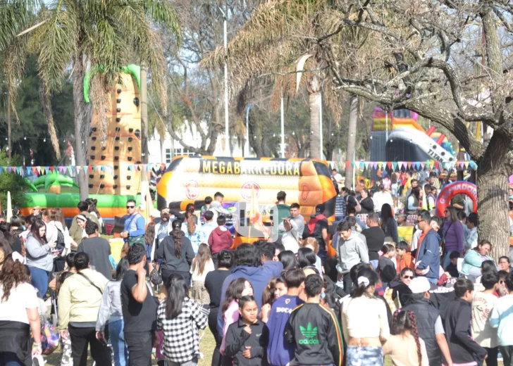 Oliveros vivió un multitudinario día del niño lleno de juegos, shows y sorpresas