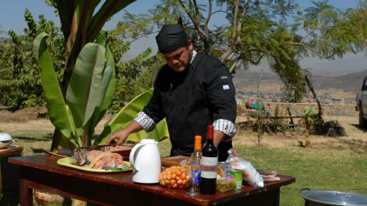 Monje apuesta a su identidad gastronómica con un taller de cocina de pescado de río