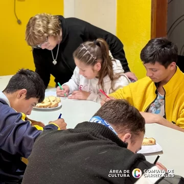 Niños, jóvenes y adultos participan en la producción de libros culturales en Carrizales
