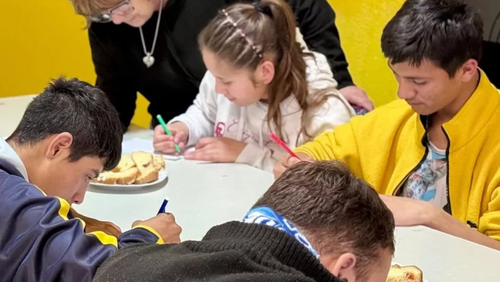 Niños, jóvenes y adultos participan en la producción de libros culturales en Carrizales