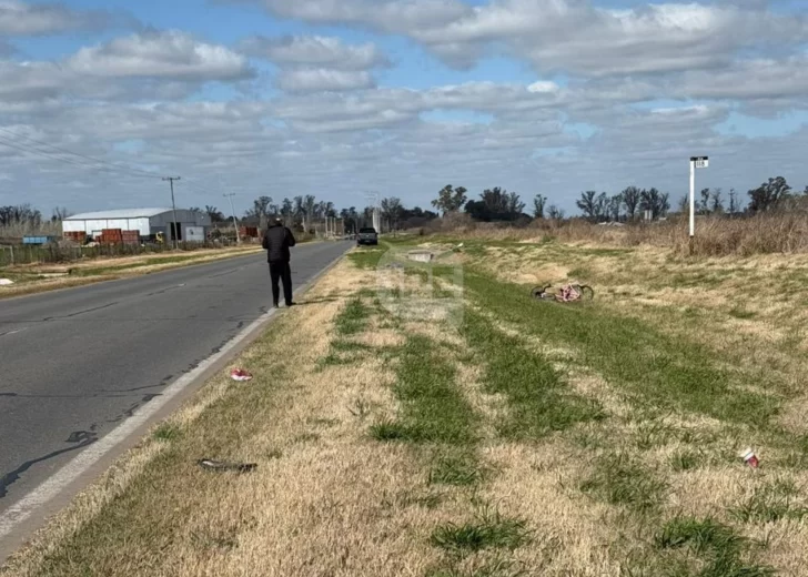 Tragedia en Ruta 11: Una camioneta chocó una bicicleta y murió a una joven de 23 años