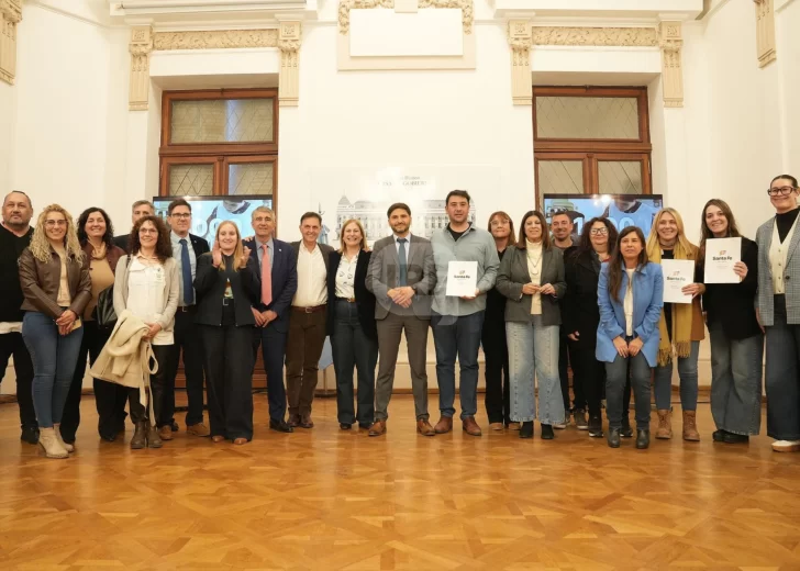 La 258 de Serodino y la 307 de Salto Grande ampliarán su infraestructura con el Programa 1000 Aulas
