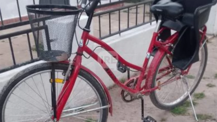 Le robaron la bicicleta del frente de su casa en Maciel