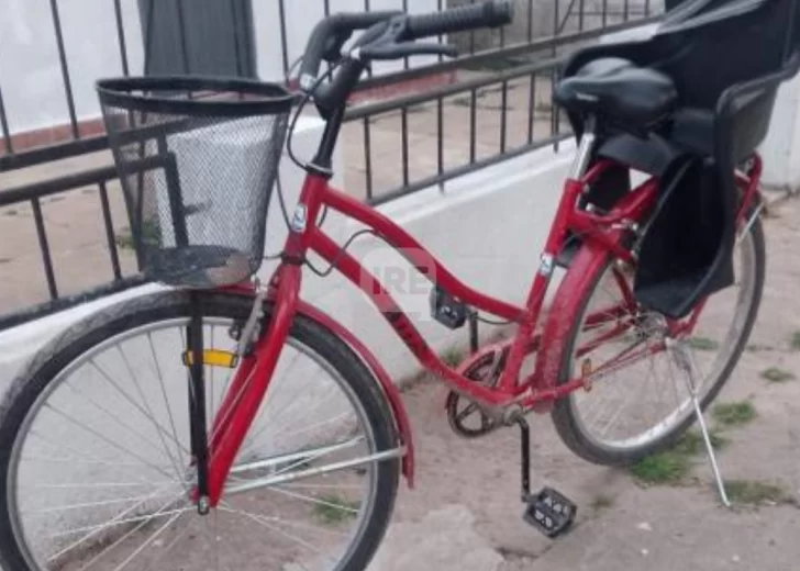 Le robaron la bicicleta del frente de su casa en Maciel