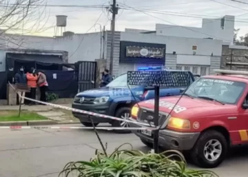Tragedia en Capitán Bermúdez: La mujer gravemente herida en el incendio sigue en estado crítico
