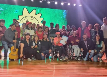 El Teatro Municipal de Puerto San Martin se llenó de inclusión con el Encuentro Igualarte
