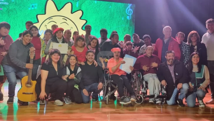 El Teatro Municipal de Puerto San Martin se llenó de inclusión con el Encuentro Igualarte