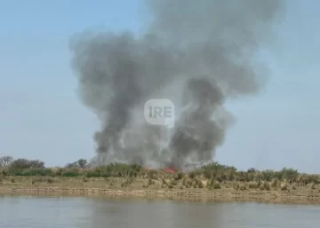 Los incendios en los humedales no dan tregua en la zona de islas