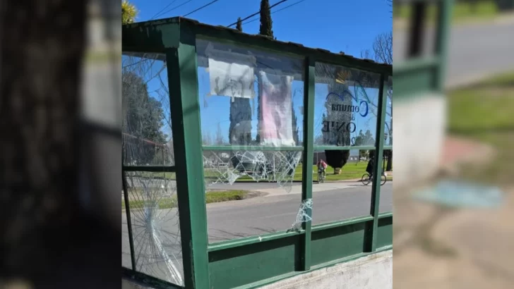 Detuvieron a un joven por destrozos en una garita de colectivos en Monje