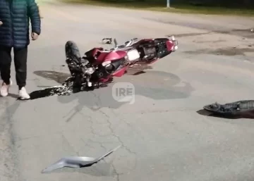 Un adolescente de 16 años pelea por su vida tras chocar en moto en Pueblo Andino