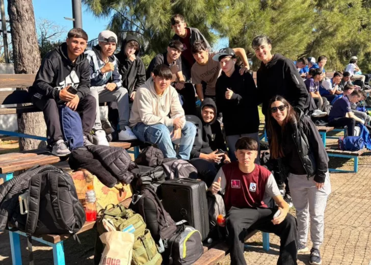 El Polo Educativo de Puerto San Martín gritó campeón y va por más en el futsal escolar