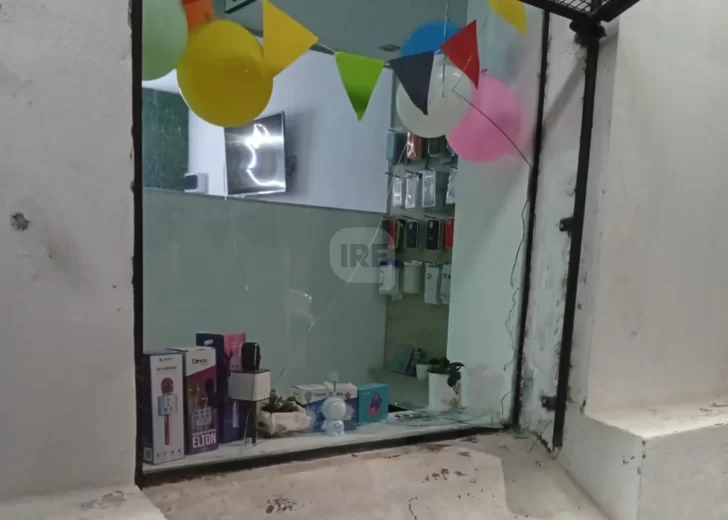 Delincuentes quisieron entrar en un local de celulares en Barrancas pero los espantó la alarma