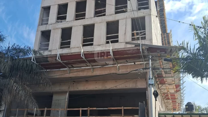 Tragedia en San Lorenzo: Cuatro obreros murieron en un edificio en construcción y otro está grave