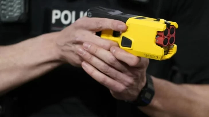 El Gobierno provincial implementa una prueba piloto con pistolas taser en Rosario