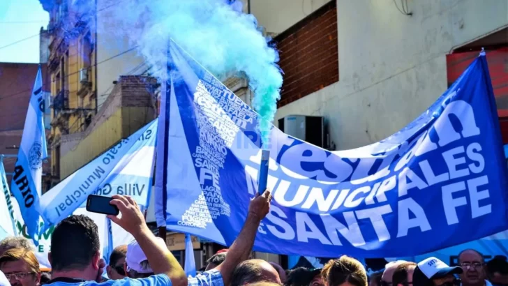 Municipales de Santa Fe rechazaron el aumento del 7% y lanzan un paro por 72 horas