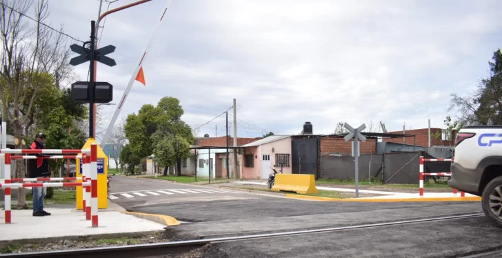 De Grandis inauguró el paso a nivel de calle Sarmiento en Puerto San Martín
