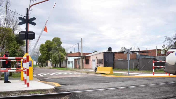 De Grandis inauguró el paso a nivel de calle Sarmiento en Puerto San Martín