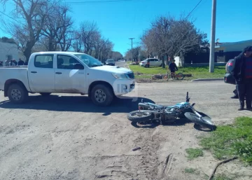 El choque entre una moto y una camioneta en Oliveros dejó una persona herida