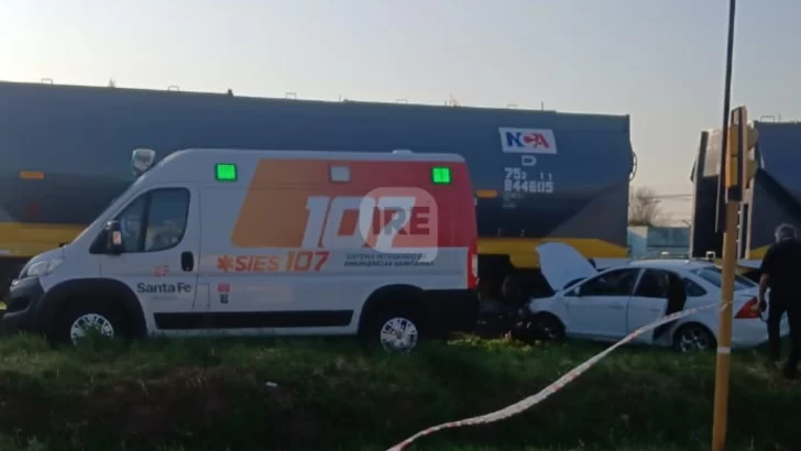 Fatal accidente ferroviario en San Lorenzo: Un auto fue arrollado por un tren de cargas