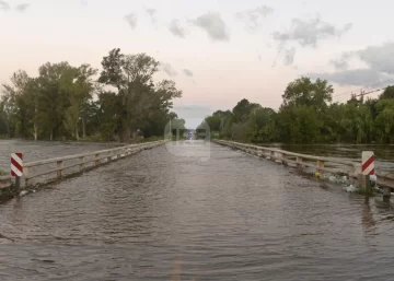 Río Carcarañá en alerta: Evacuaciones en Correa y riesgo en Pueblo Andino y Oliveros