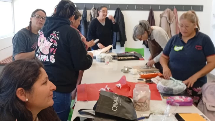 El taller de costura de Puerto cose insumos para los clubes: “Se trata de abrir oportunidades”