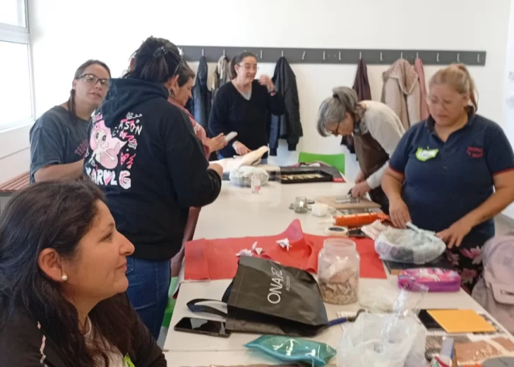 El taller de costura de Puerto cose insumos para los clubes: “Se trata de abrir oportunidades”