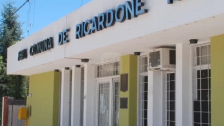 Un motociclista murió al chocar con un camión regador en Ricardone