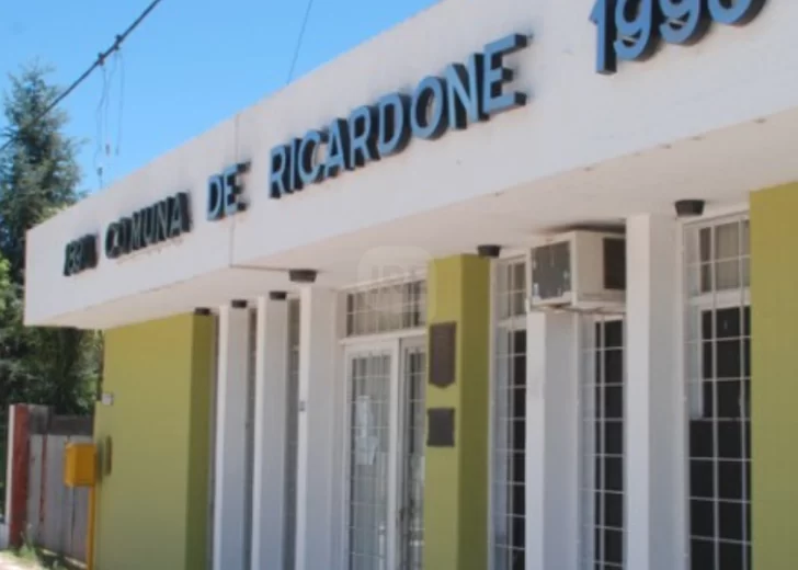 Un motociclista murió al chocar con un camión regador en Ricardone
