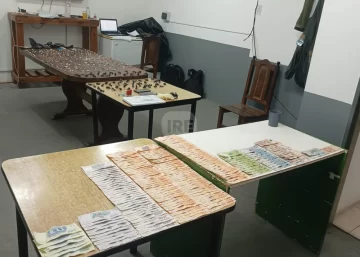 Detuvieron a dos personas con droga y dinero en San Lorenzo