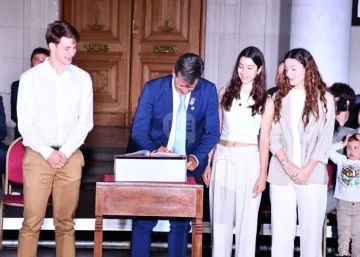“Lo soñamos, lo trabajamos y lo logramos”: La emoción de Leo Diana tras la jura de la nueva Constitución