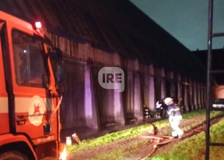 Arden 300 toneladas de soja en un incendio en Puerto San Martín