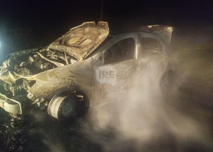 Se incendió un auto en la Ruta 10: Un matrimonio de Puerto San Martín logró salir a tiempo