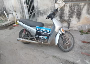 Hallaron la moto robada en un baldío de Puerto Gaboto
