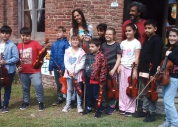 Orgullo de Oliveros: La orquesta infantil cumple una década y se presenta en San Lorenzo
