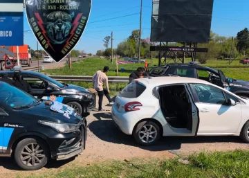 La policía recuperó un Peugeot 208 en Roldán con pedido de secuestro y aprehendió a dos ocupantes