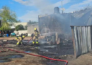 Un tanque de combustible generó un incendio de 150 metros en Totoras