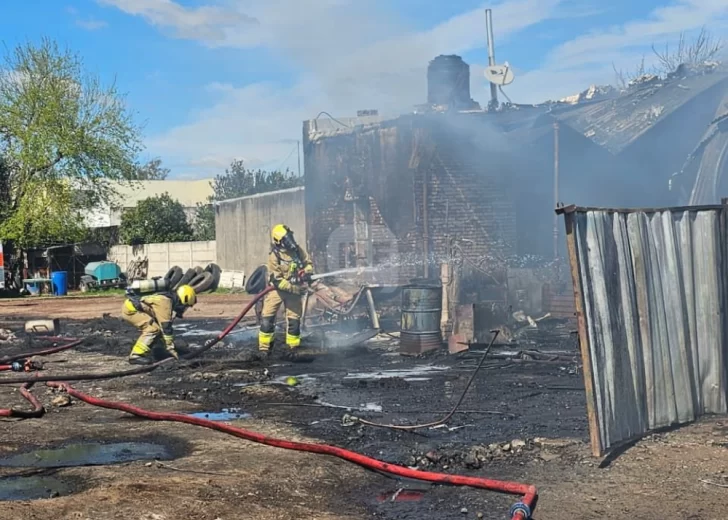 Un tanque de combustible generó un incendio de 150 metros en Totoras