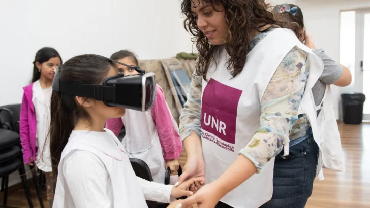 Docentes y estudiantes de Timbúes se capacitaron en inteligencia artificial y realidad virtual con la UNR