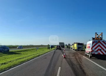 Tragedia en la autopista Rosario – Santa Fe: Un niño de 4 años perdió la vida en un brutal choque entre un camión y un auto