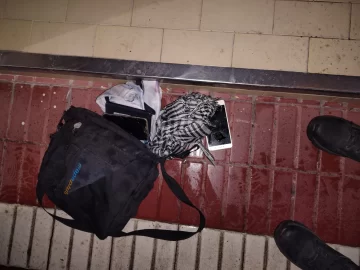 Dos hombres fueron atrapados en plena madrugada dentro de un comercio